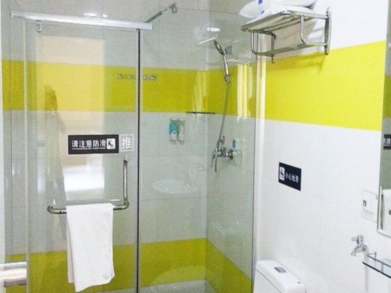 7Days Inn Wuzhou South Railway Station Cangwu Esterno foto